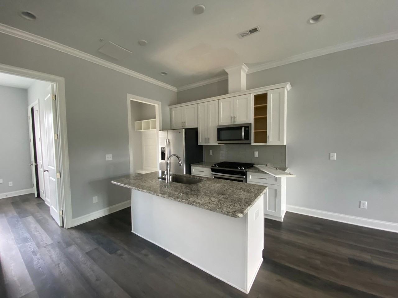 118 Philips Sq - Photo 5 of 44