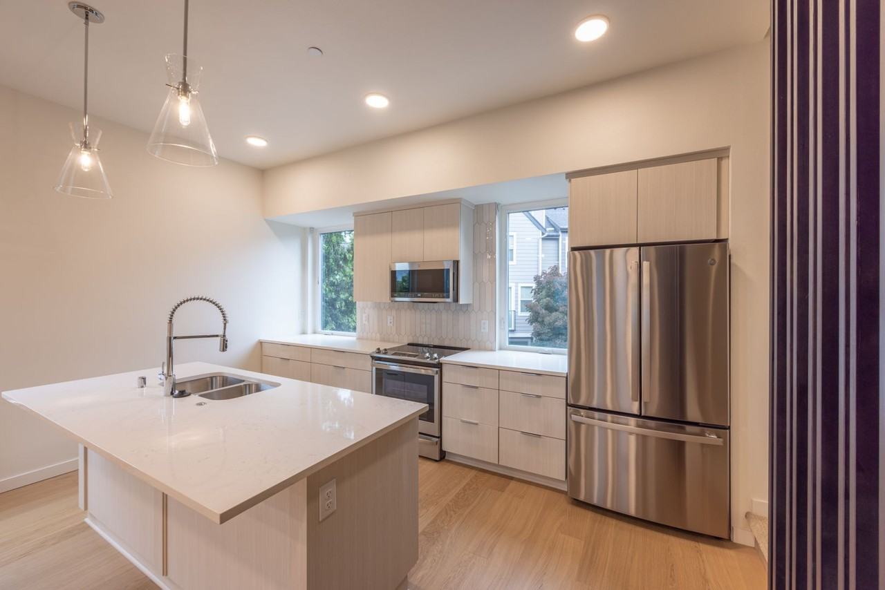 1732 Se Columbia River Dr - Photo 4 of 22