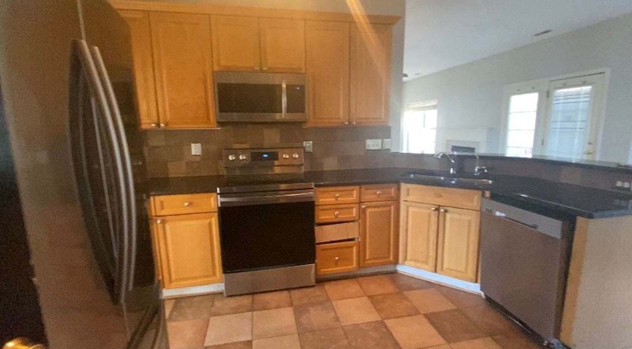 12129 Hampton Place Dr - Photo 2 of 26