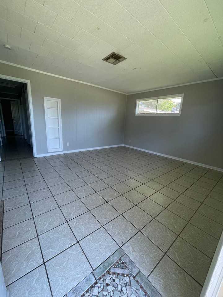 1217 Sage Dr - Photo 2 of 9