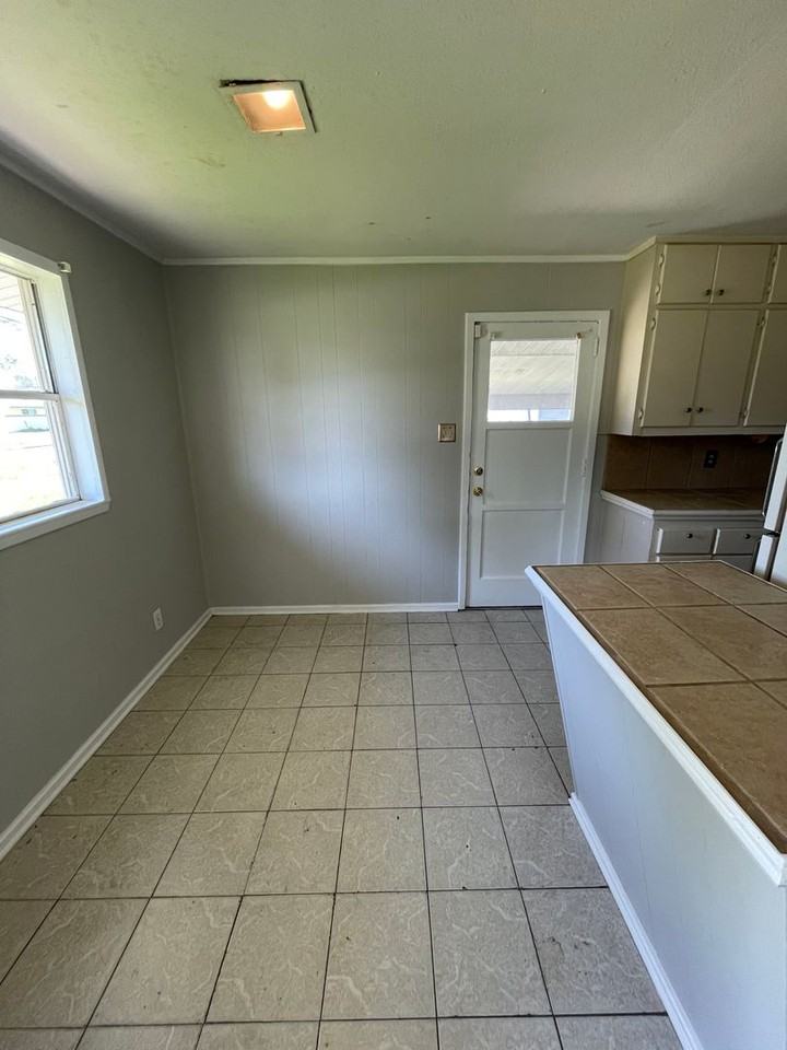 1217 Sage Dr - Photo 3 of 9