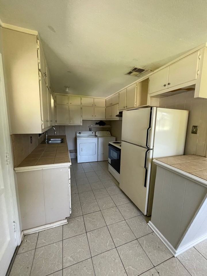 1217 Sage Dr - Photo 4 of 9