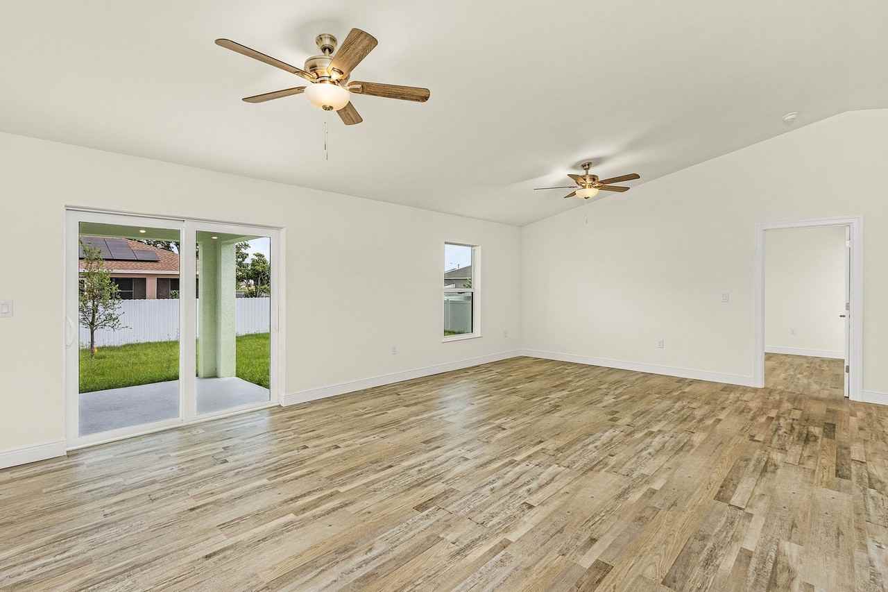 1205 Ne 4th Pl - Photo 7 of 19