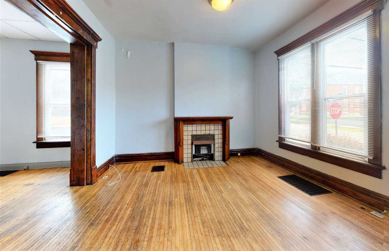 252 W 8th Ave - Photo 3 of 12