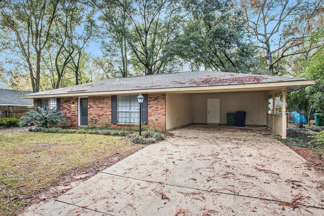 1915 S Jahncke Ave - Photo 2 of 11