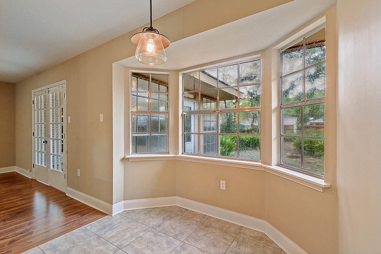 1915 S Jahncke Ave - Photo 5 of 11