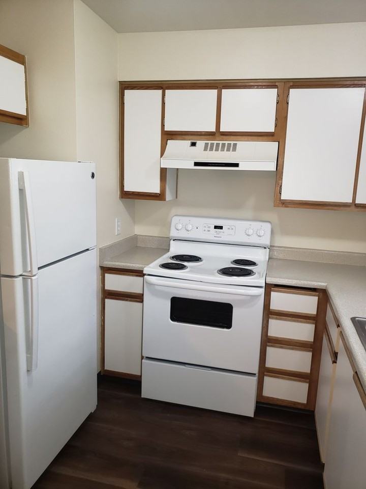 887 Oakdale Ave - Photo 2 of 10