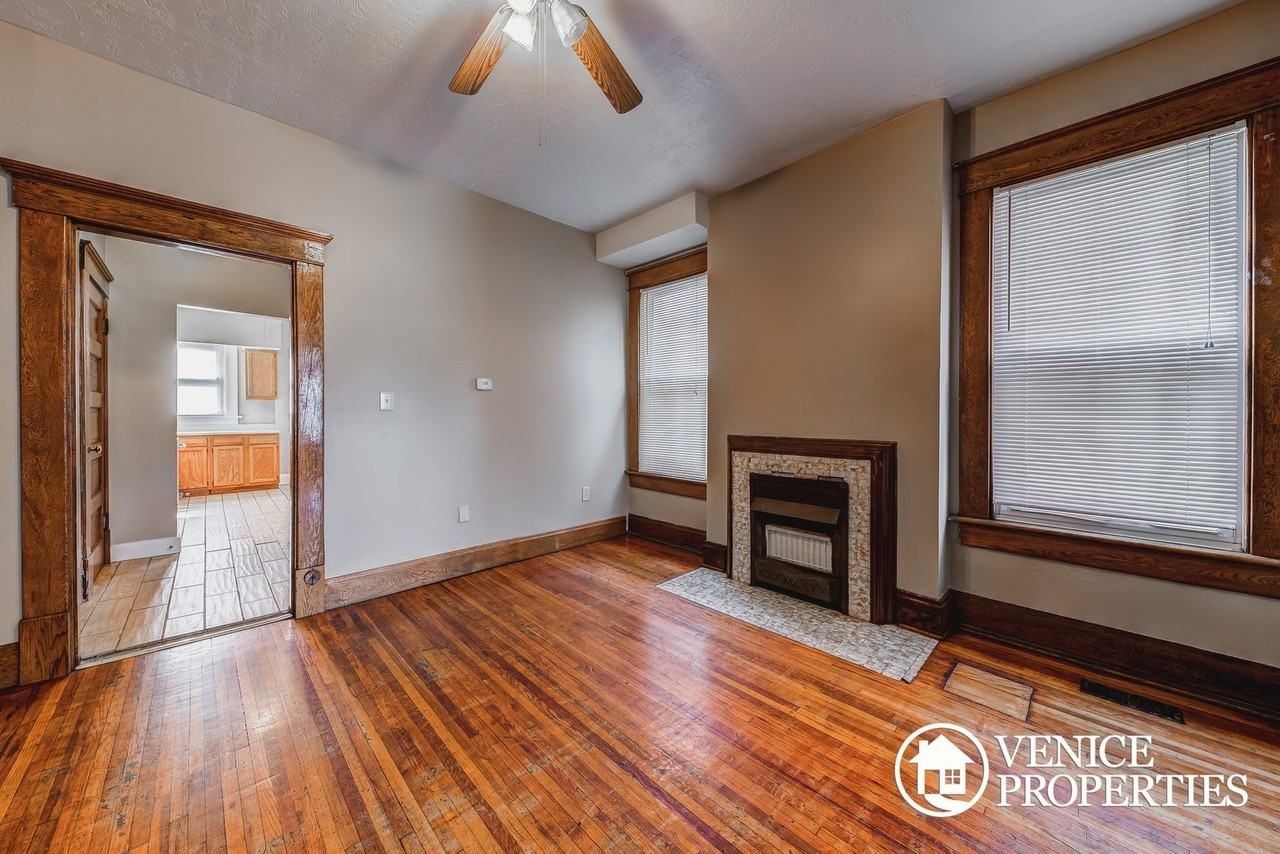 2166 Summit St - Photo 4 of 25