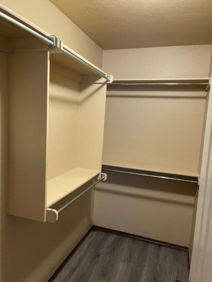 2710 Valley View Dr - Photo 4 of 12