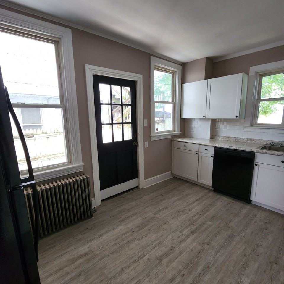 46 S Pine St - Photo 5 of 20