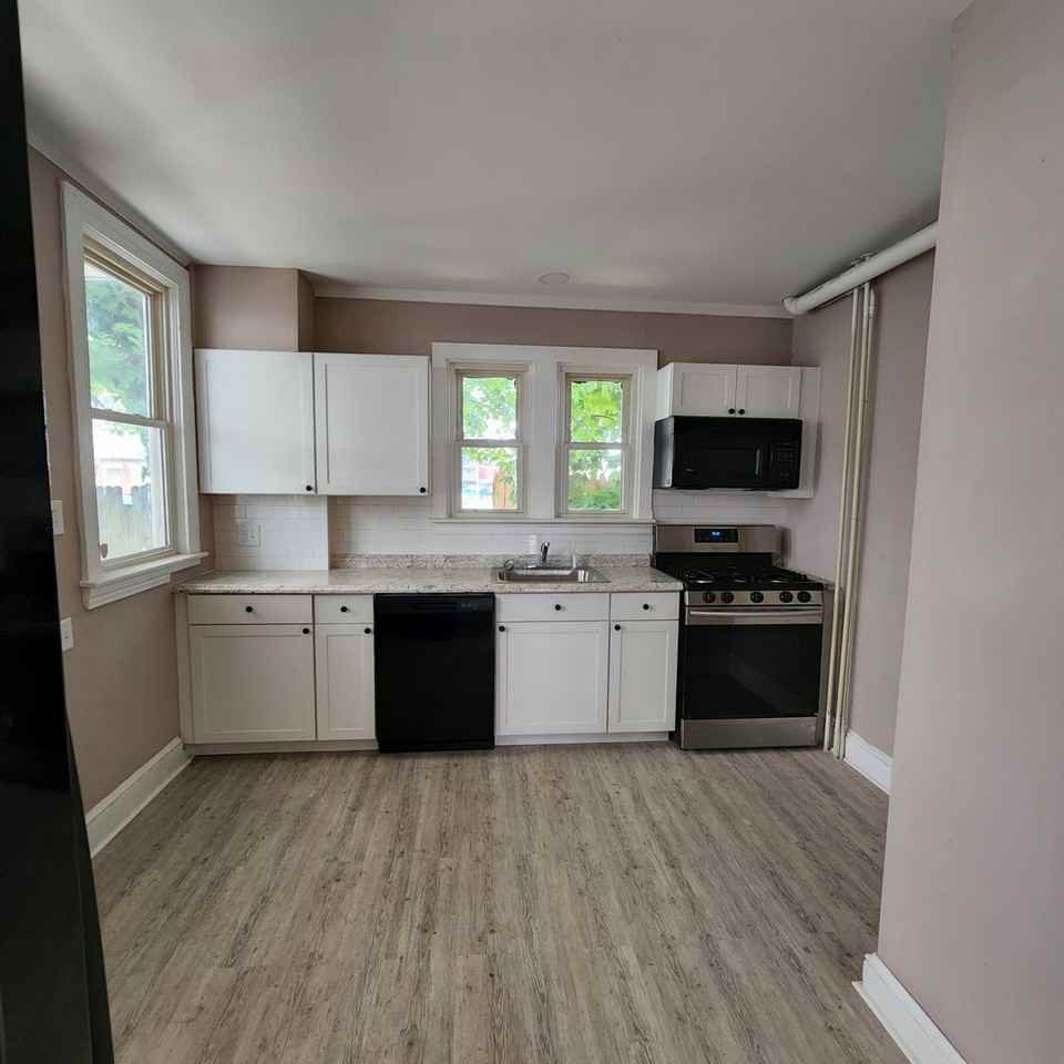 46 S Pine St - Photo 4 of 20