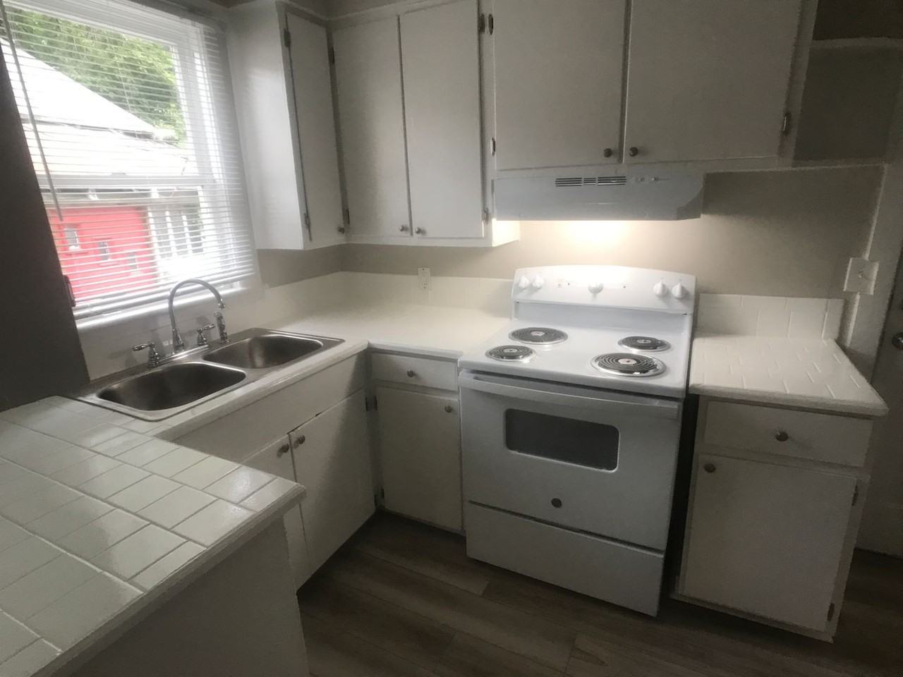 1122 E 37th St - Photo 3 of 15