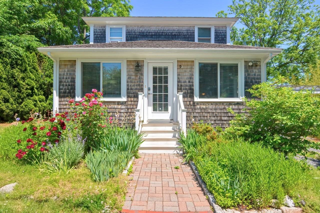9 Landmark Ln - Photo 2 of 44