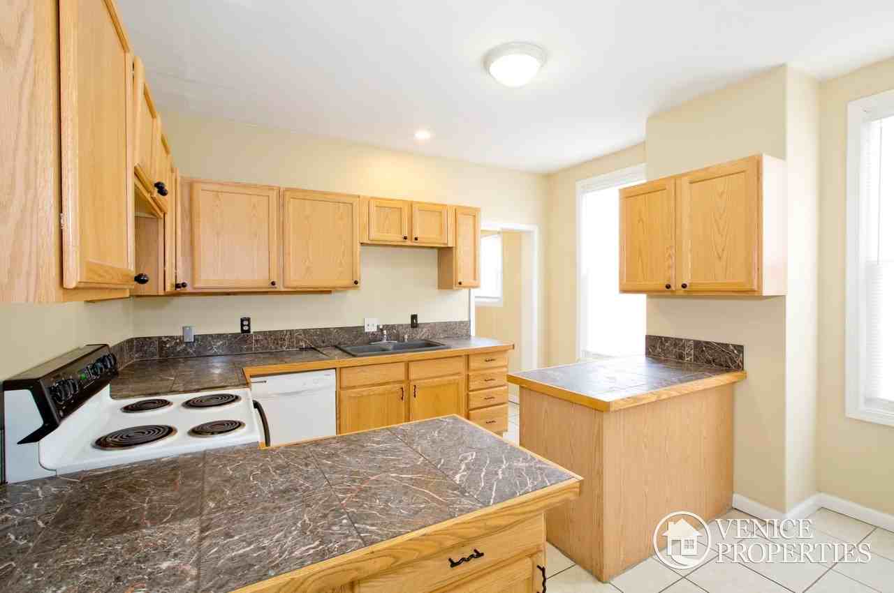 1637 N 4th St - Photo 7 of 23