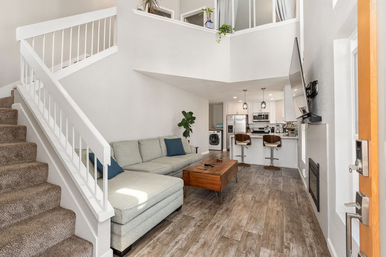 735 Verona Ct - Photo 3 of 16