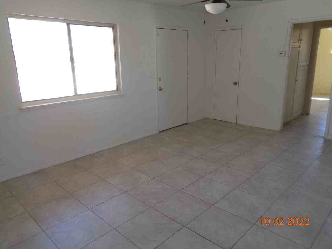 15243 Shirley St - Photo 3 of 13