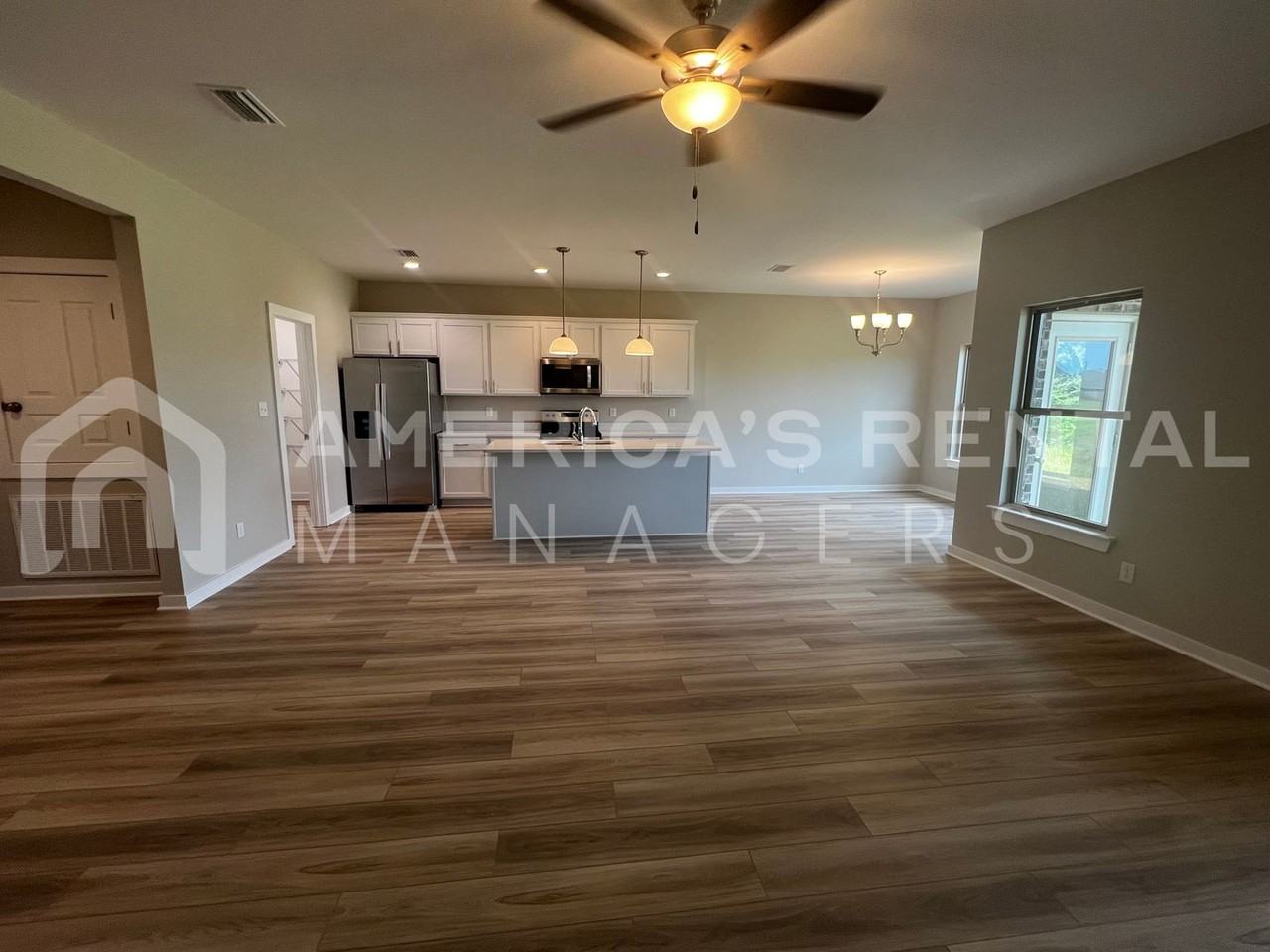 822 Temple St - Photo 7 of 25