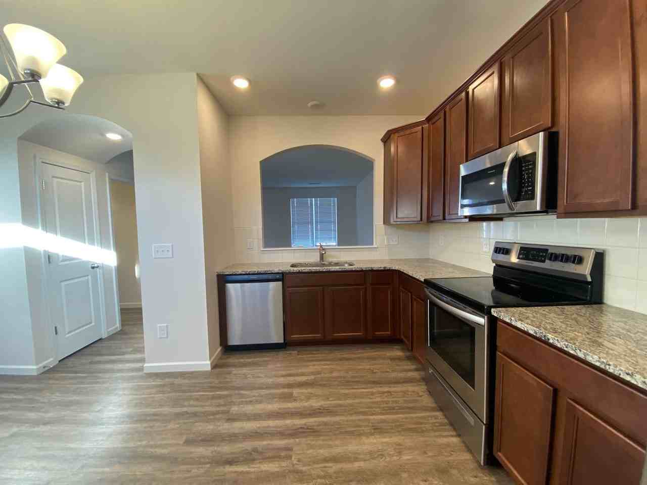 1103 Johns Walk Way - Photo 4 of 37