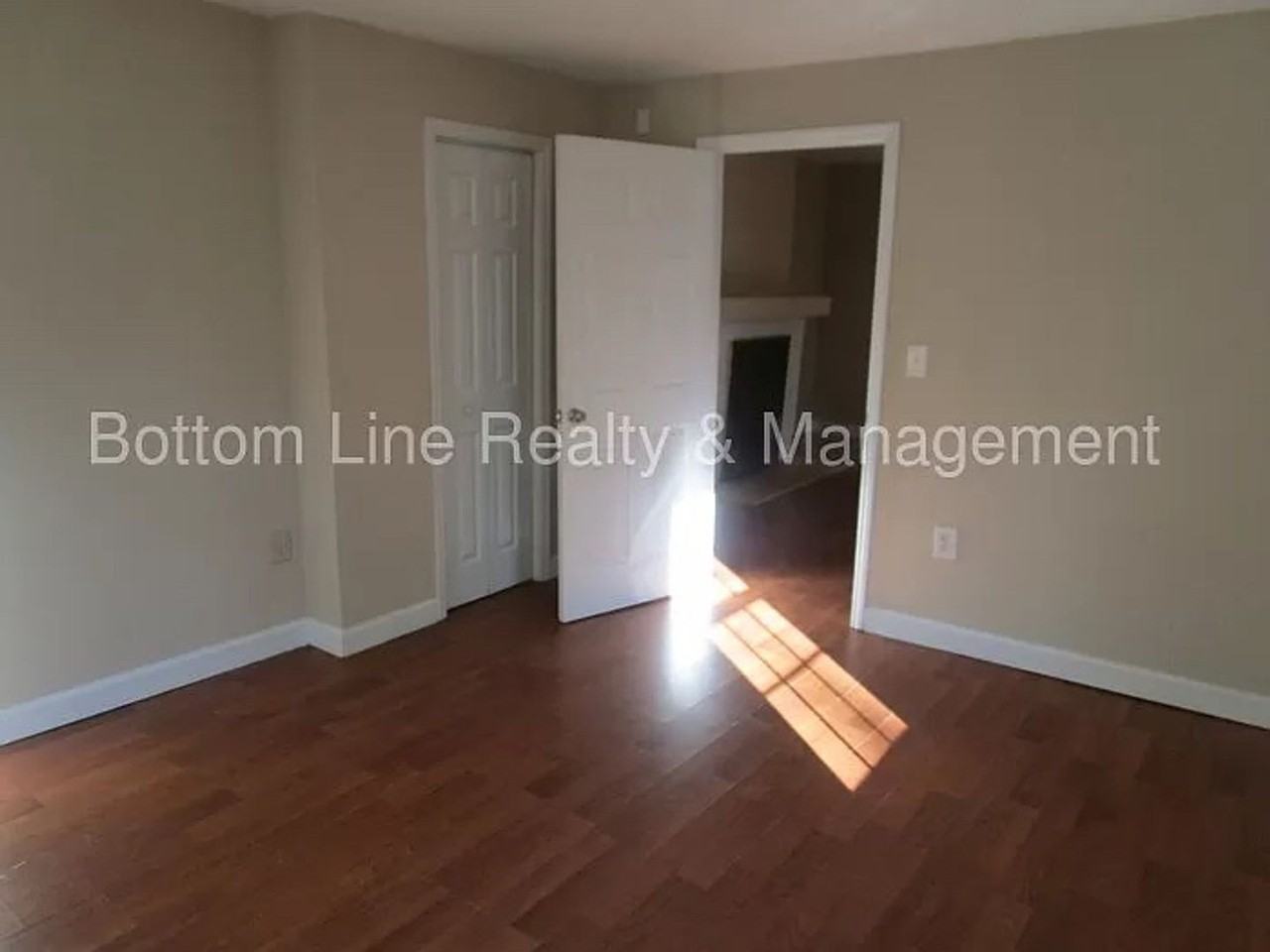 3912 Plainview Rd - Photo 2 of 19