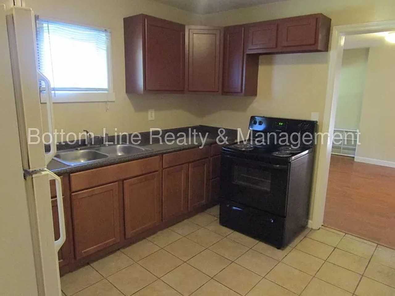 3912 Plainview Rd - Photo 3 of 19