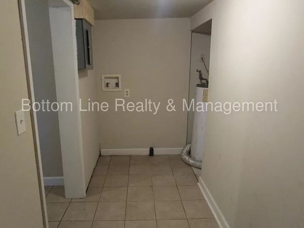 3912 Plainview Rd - Photo 4 of 19