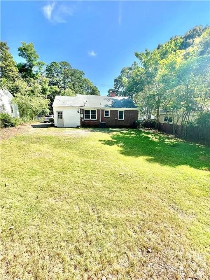 1425 Remount Rd - Photo 4 of 28