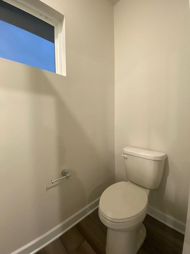 3812 Memorial Pkwy - Photo 5 of 38