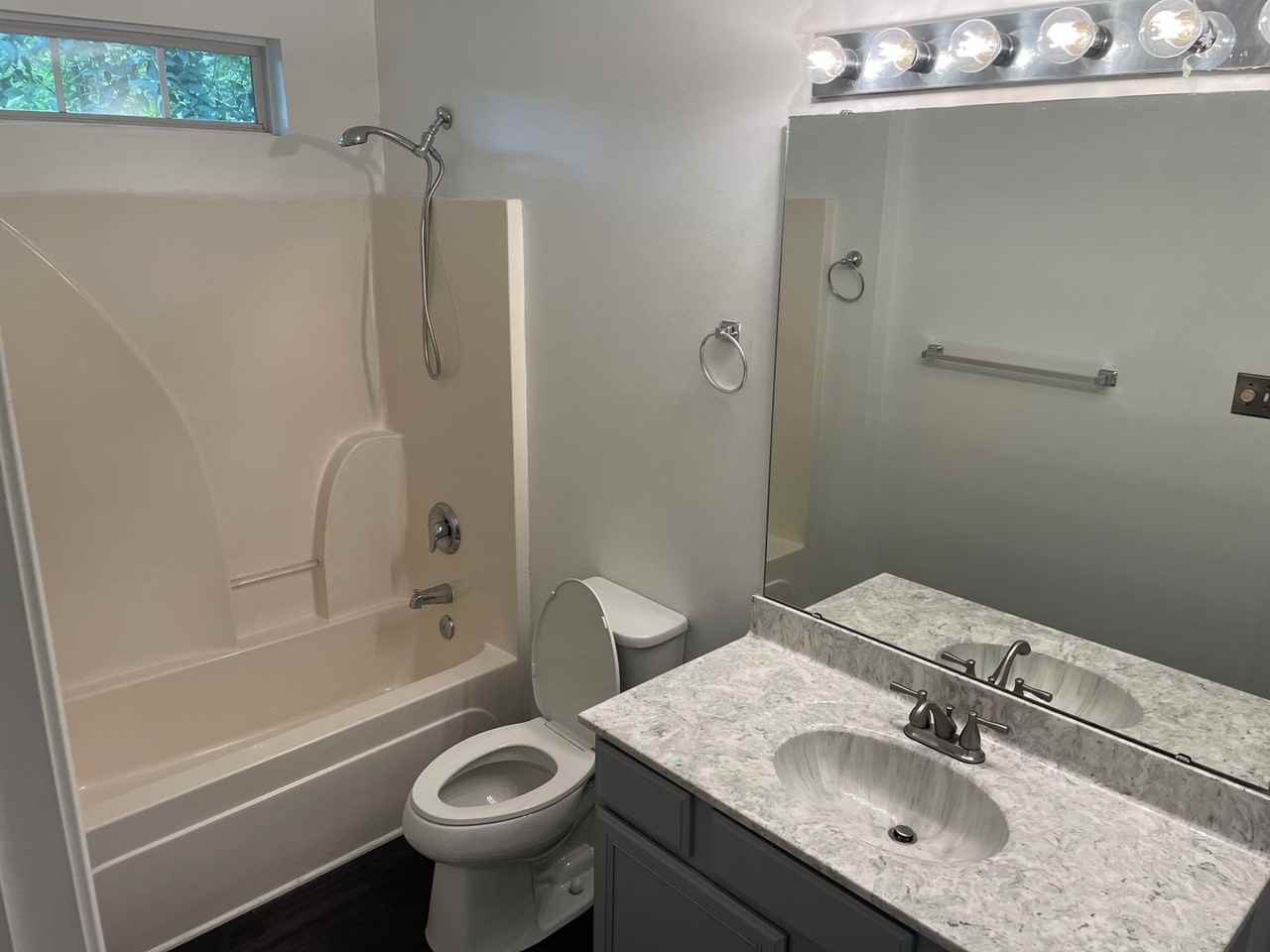 913 Tennyson Dr - Photo 4 of 27