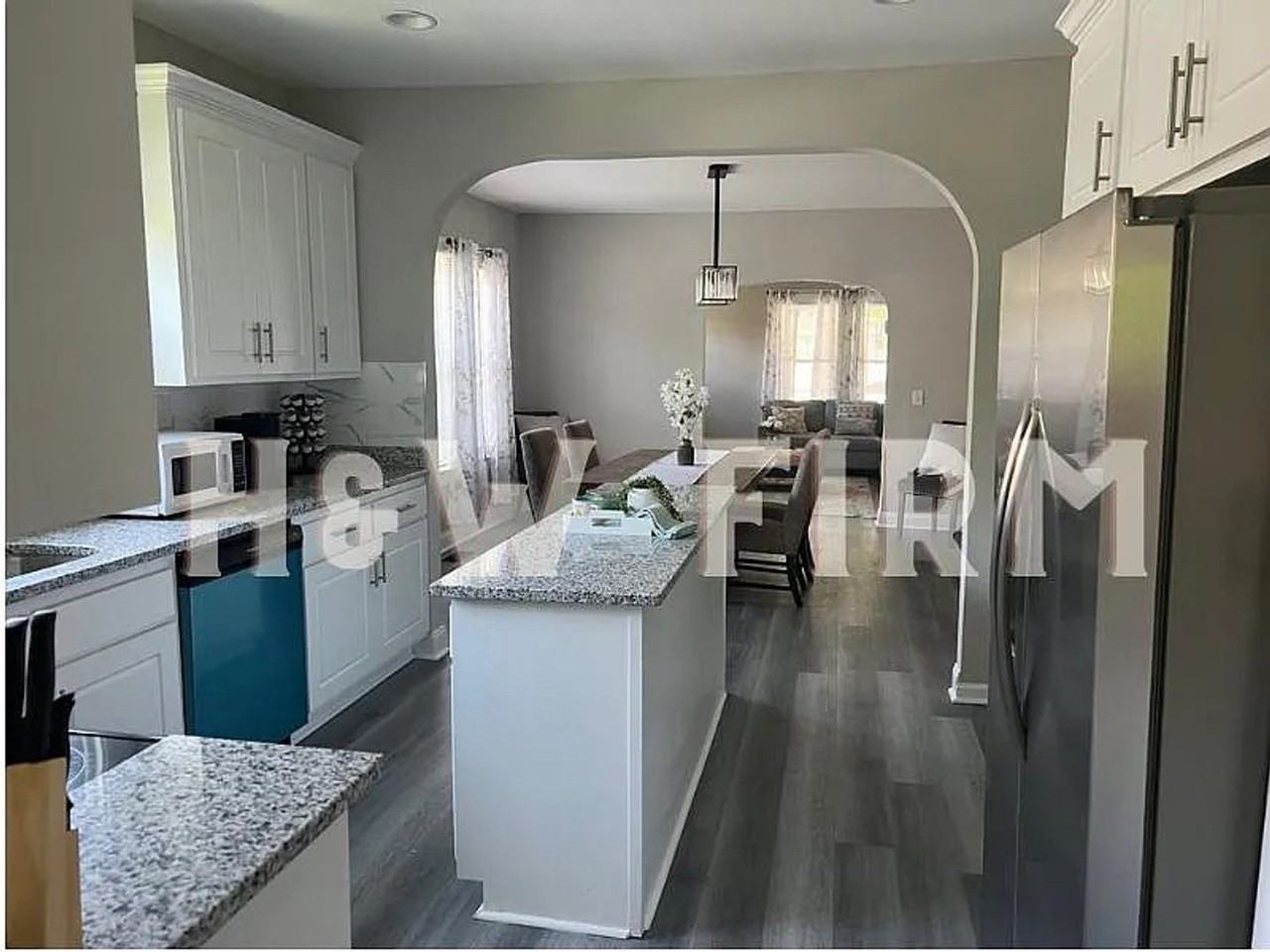 404 Formosa Ave - Photo 3 of 19