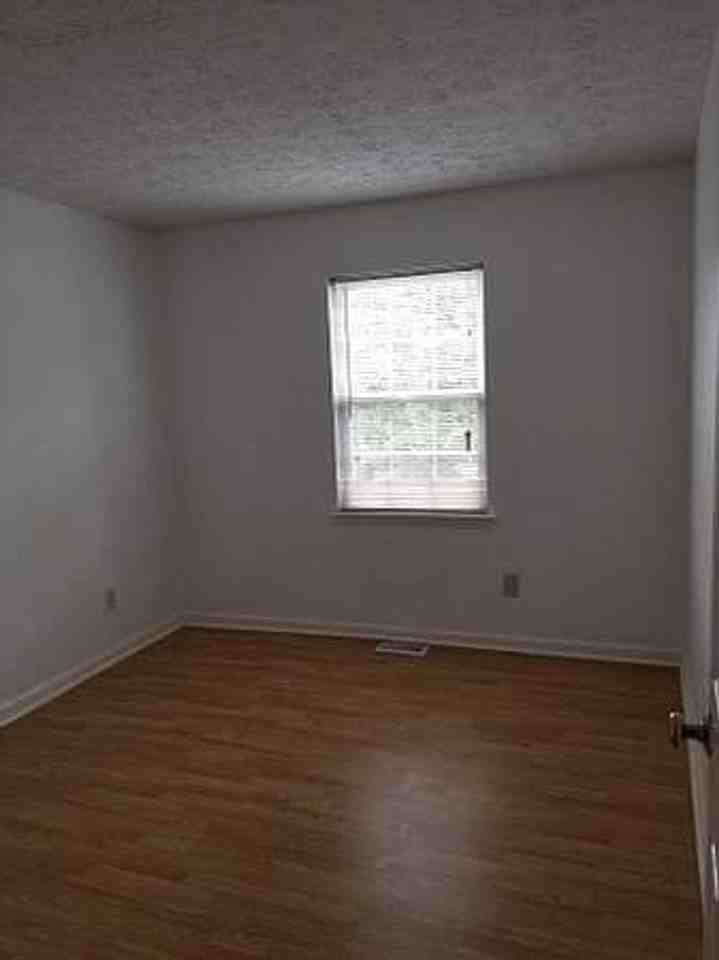 7308 Renyard Ct - Photo 4 of 16