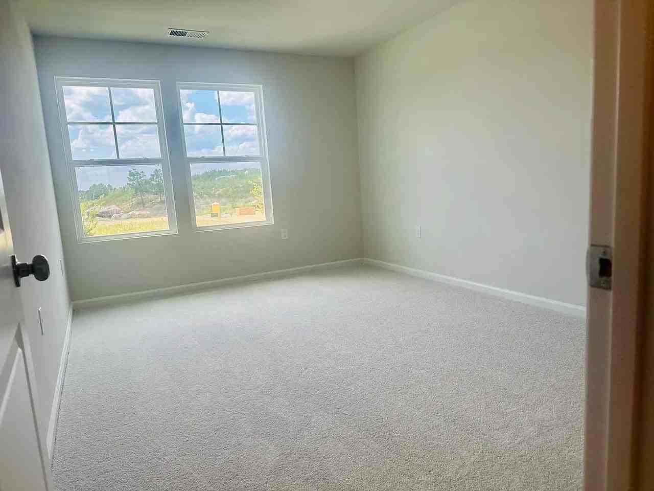 2307 Kasota Ln - Photo 7 of 23