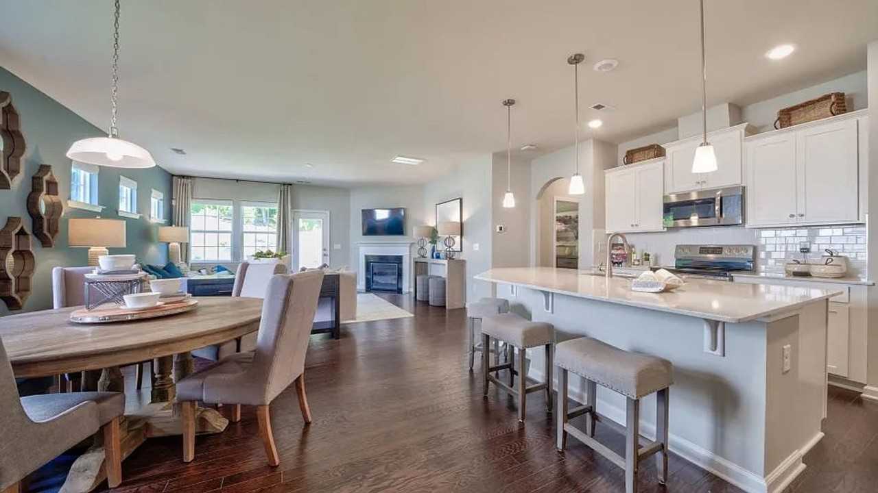 436 Kennerly Center Dr - Photo 3 of 26