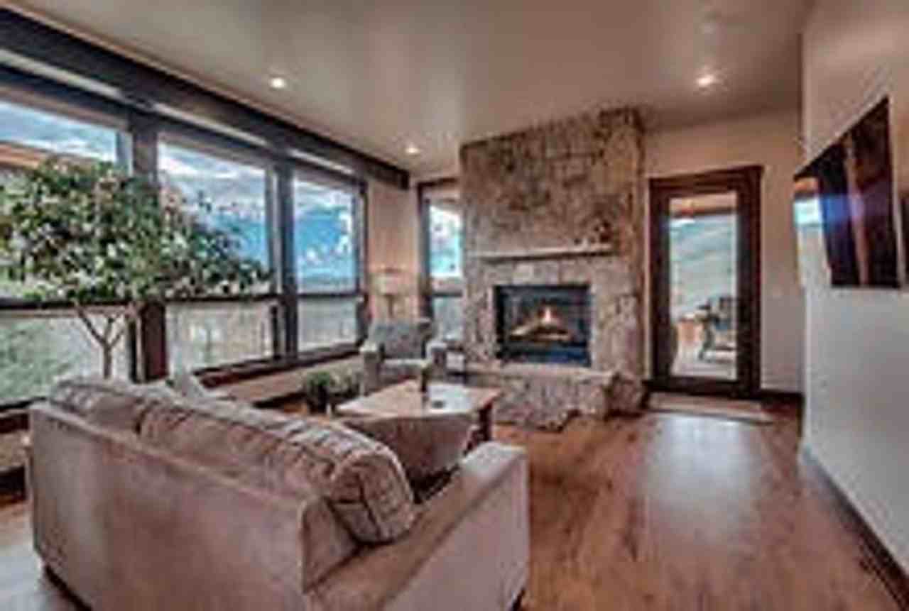 122 Moss Way - Photo 2 of 21