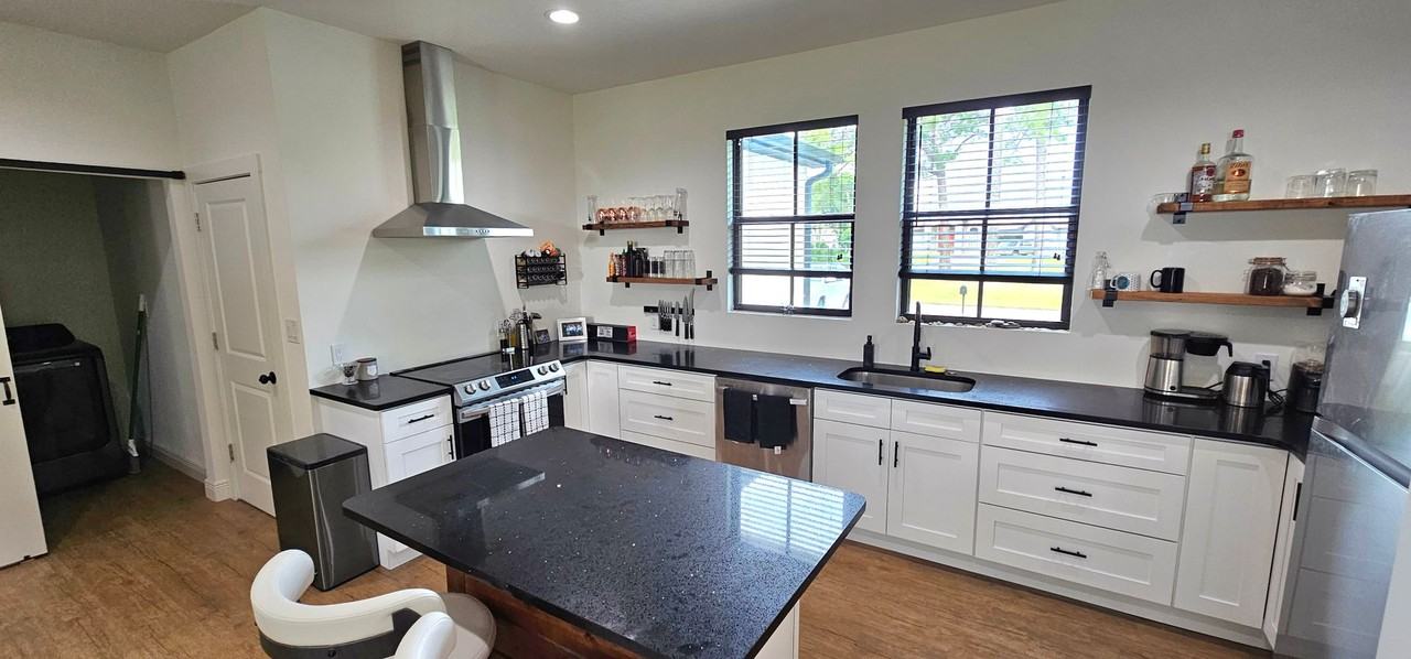 1805 Mili Ave - Photo 3 of 21