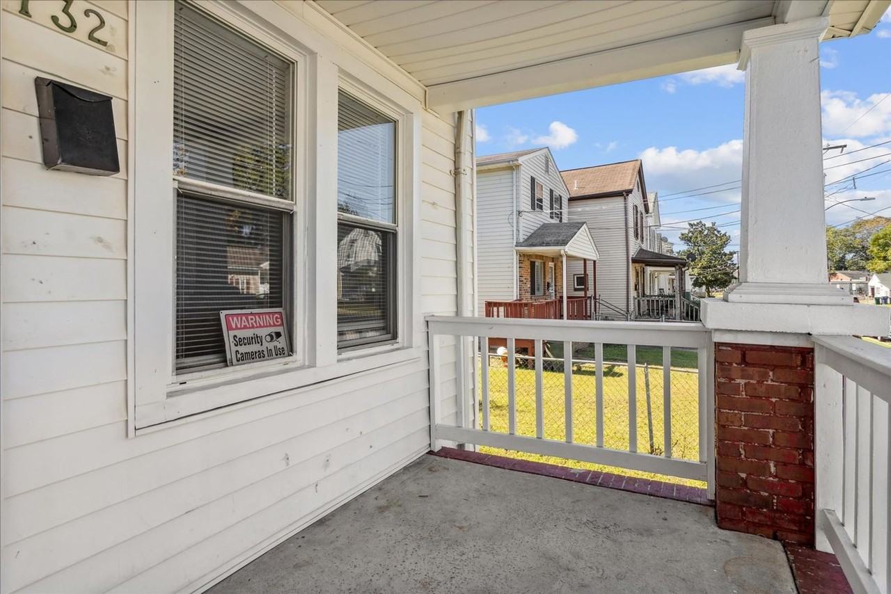 732 17th St - Photo 3 of 20