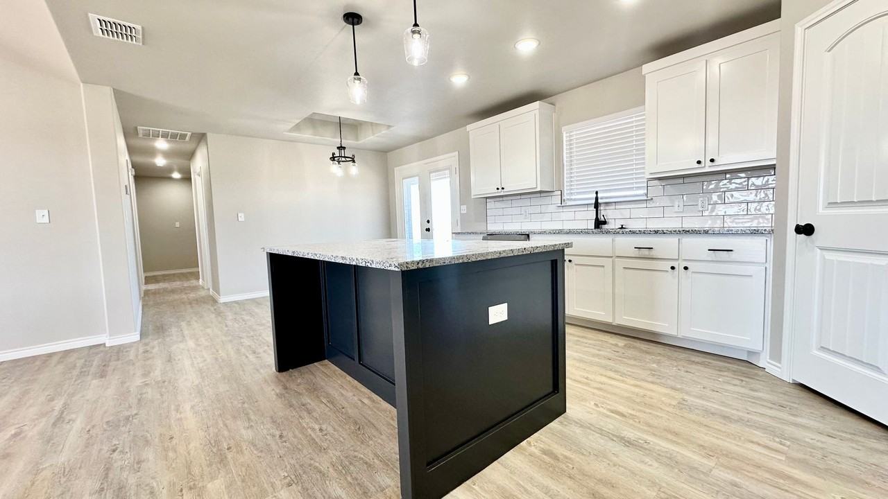 7321 E County Road 6000 - Photo 3 of 22