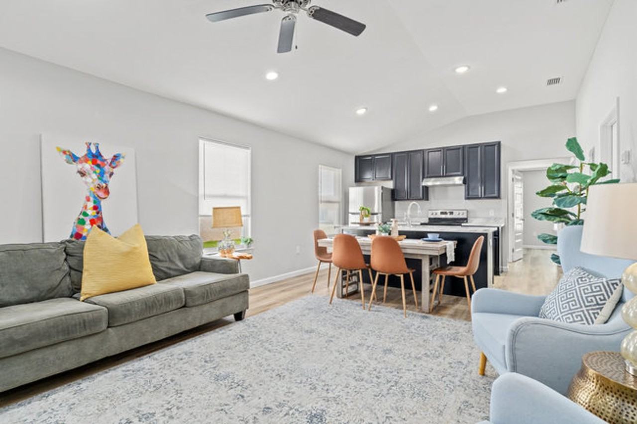 Applications - Photo 4 of 22