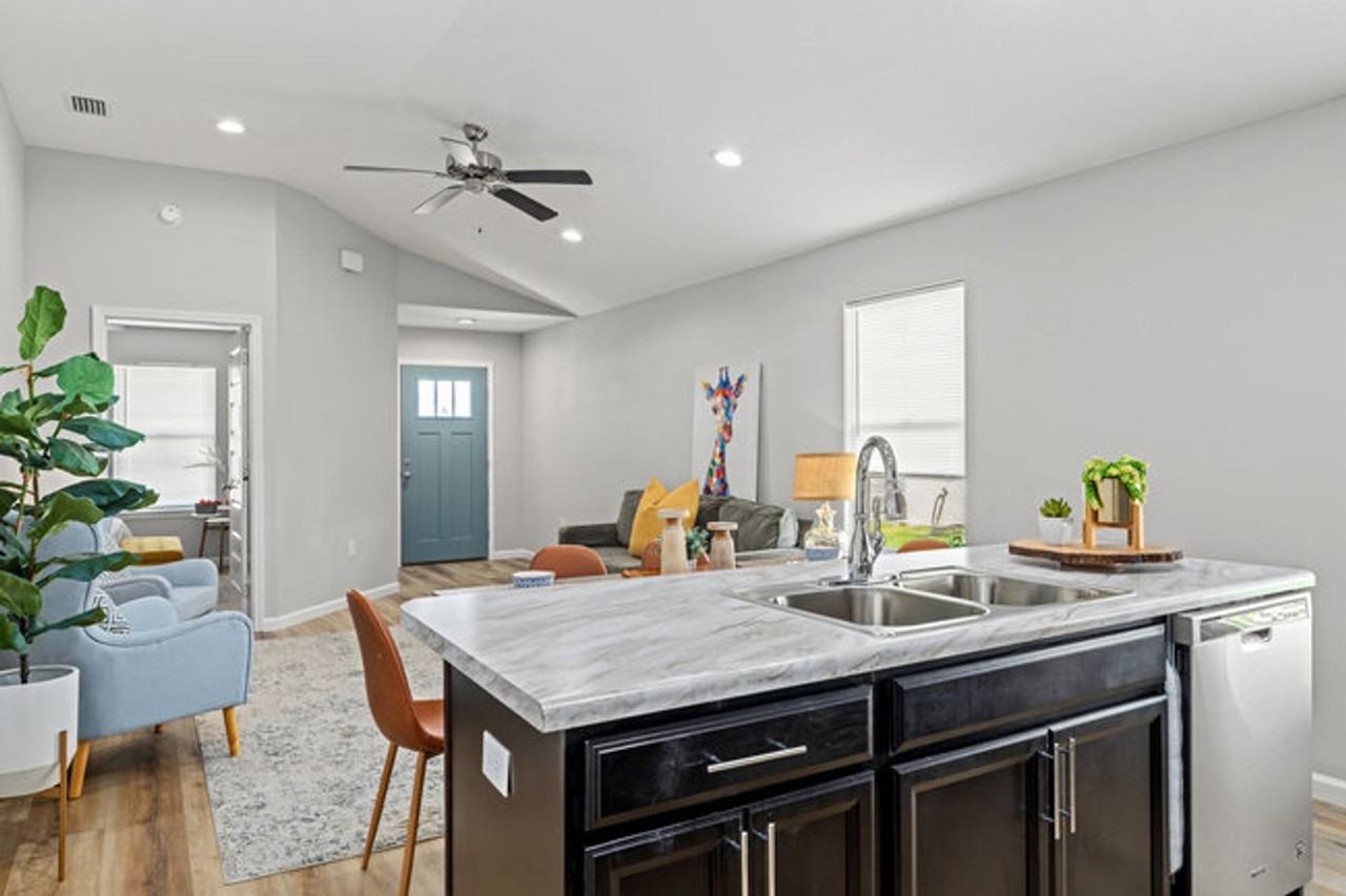 Applications - Photo 6 of 22