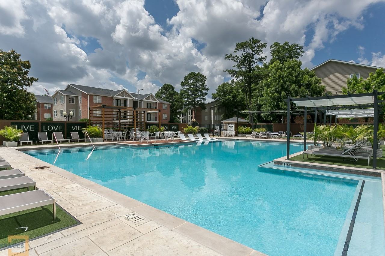 120 15th St E - Photo 2 of 45