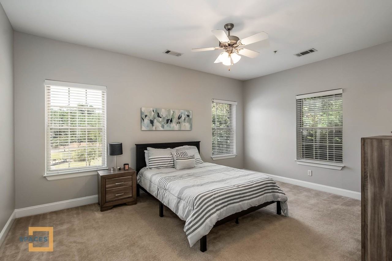 3218 Veterans Memorial Pkwy - Photo 4 of 50