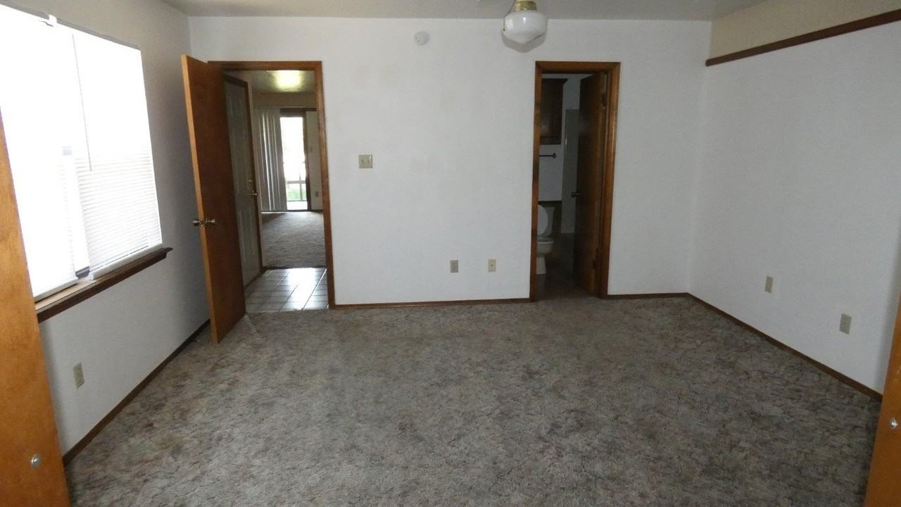 4008 Nw Ozmun Ave #B - Photo 2 of 14