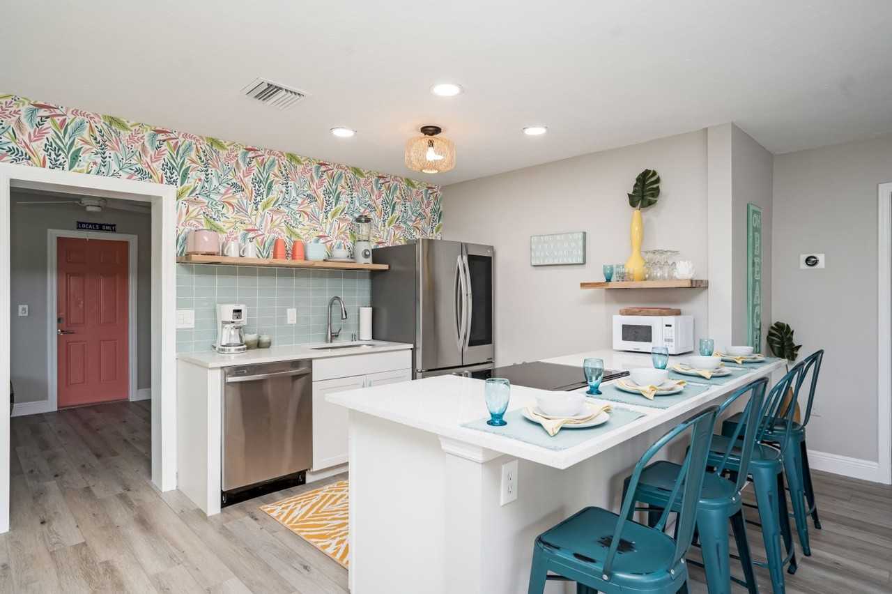 617 26th St W - Photo 7 of 50