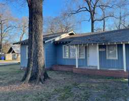 featured image of 2820 Walker St