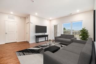 1006 S Indiana Ave - Photo 1 of 1