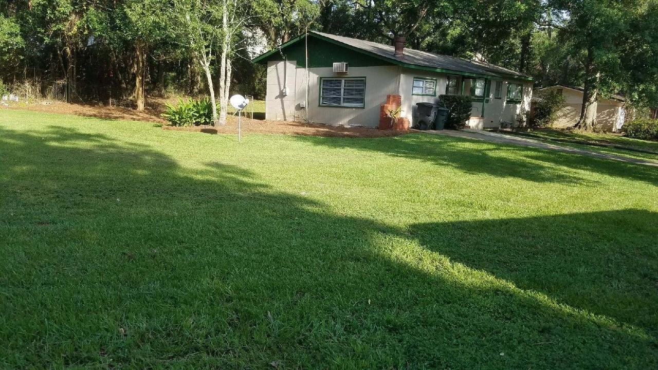 201 N Lipona Rd - Photo 2 of 11