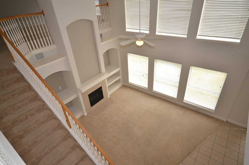 2523 Crenshaw Dr - Photo 3 of 22