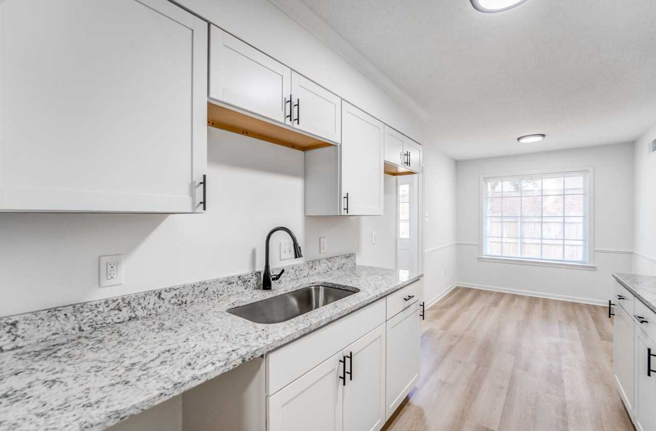 2130 Whitebark Dr - Photo 4 of 33