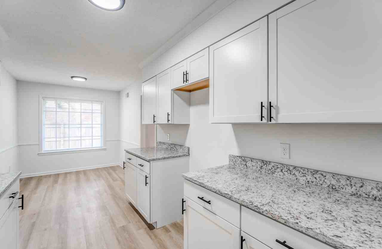 2130 Whitebark Dr - Photo 6 of 33