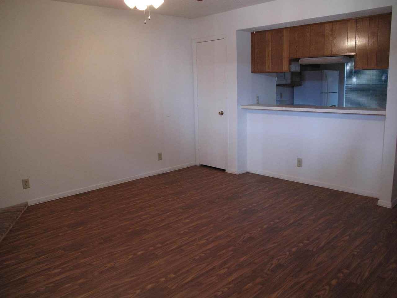 929 W Hickory St - Photo 2 of 7