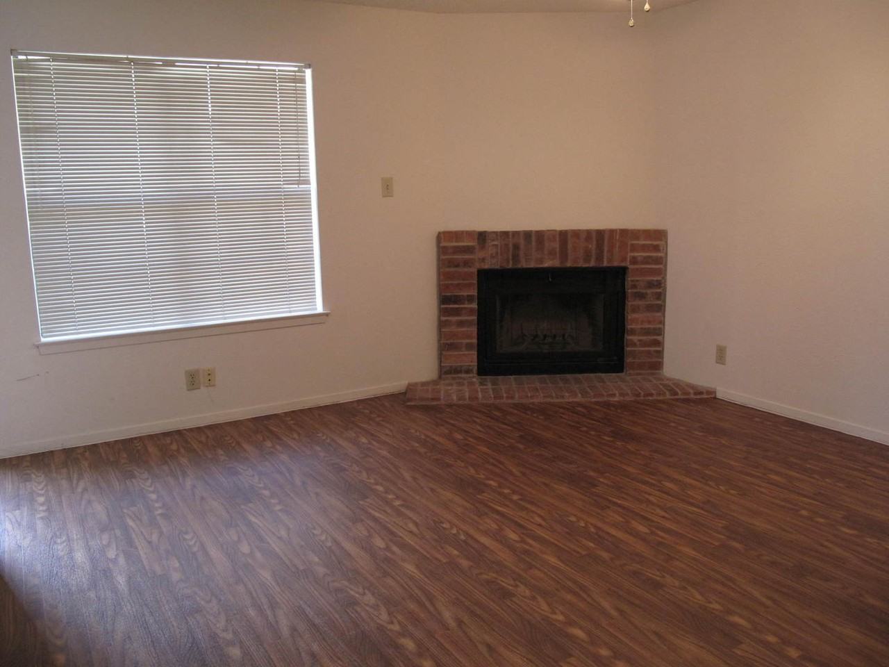 929 W Hickory St - Photo 3 of 7